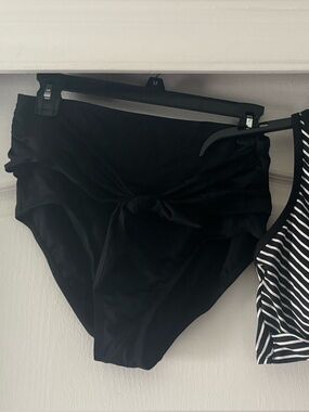 Kona Sol Black Bottom Swimwear with Tie SIZE M